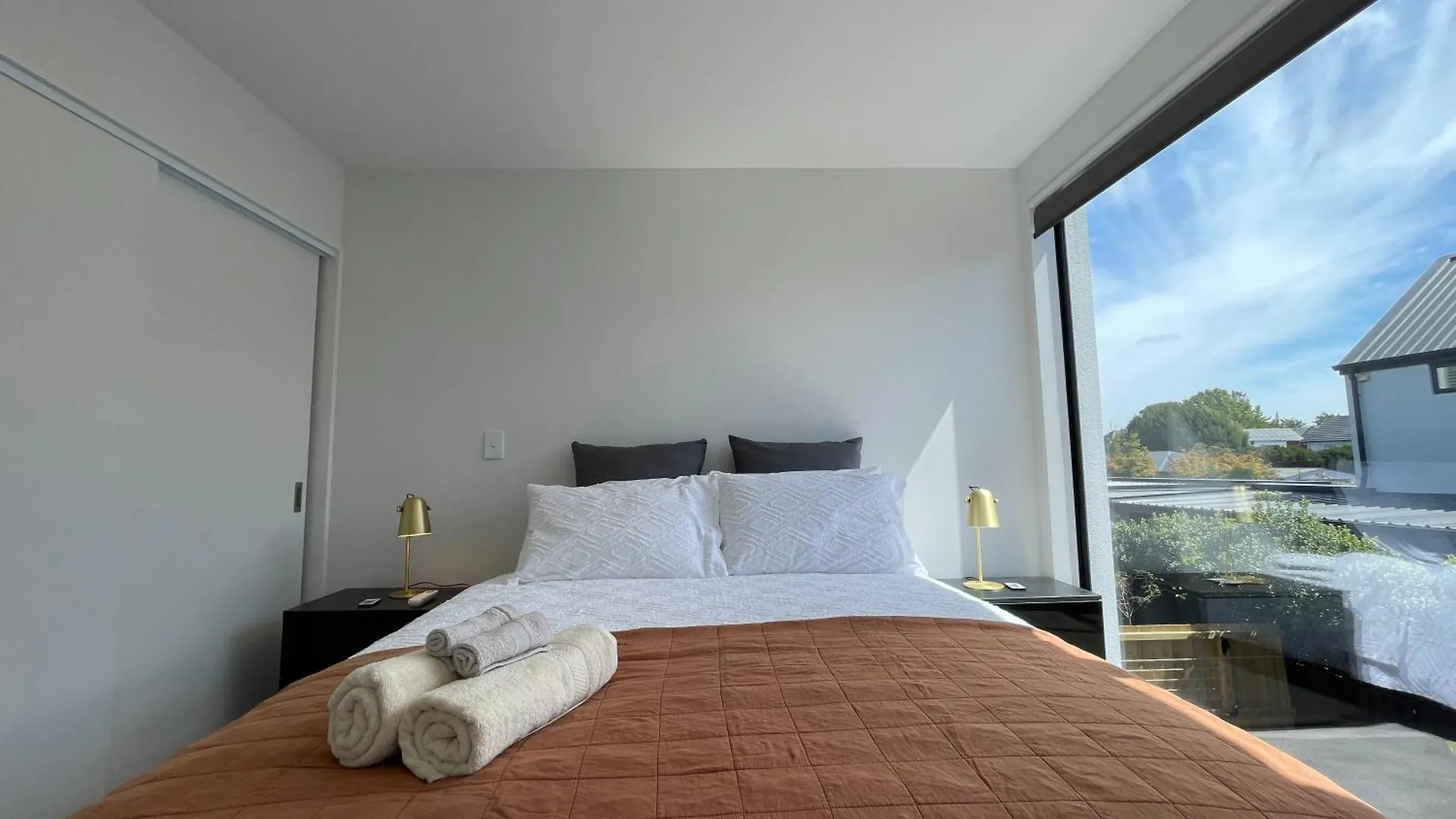 Apartment Luxury 2 Bedroom Townhouse Opposite Merivale Mall Christchurch New Zealand