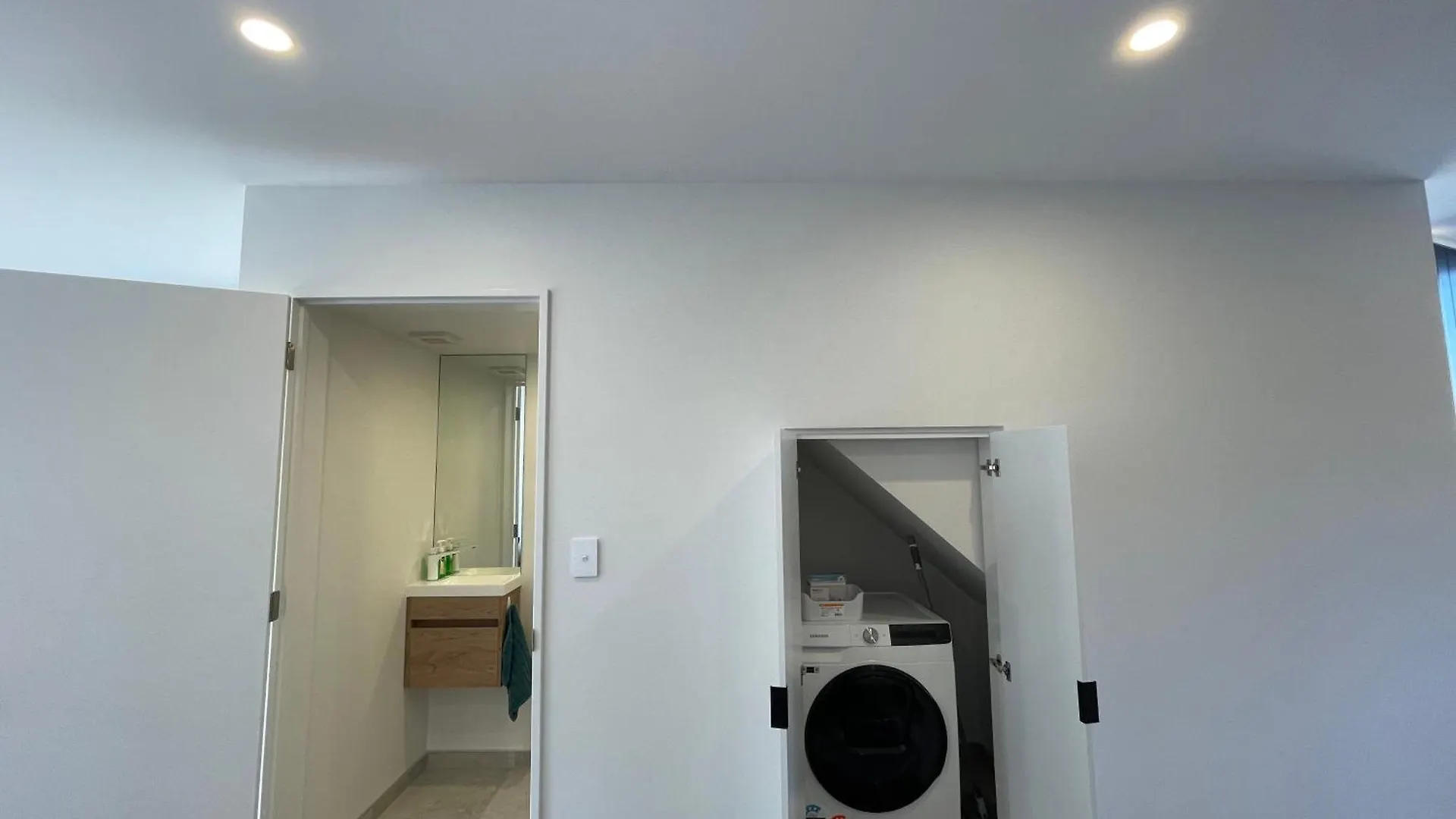 Luxury 2 Bedroom Townhouse Opposite Merivale Mall Christchurch Apartment