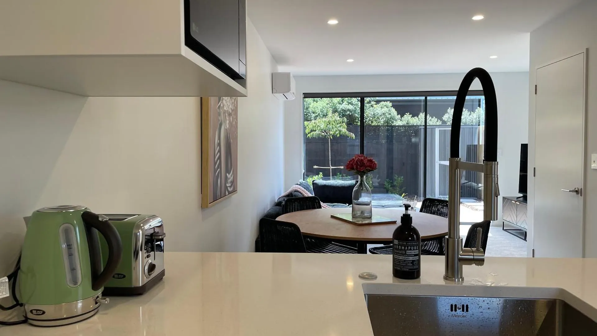 Luxury 2 Bedroom Townhouse Opposite Merivale Mall Christchurch 0*,