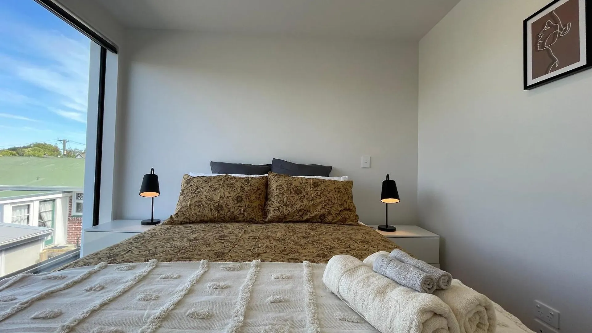 Luxury 2 Bedroom Townhouse Opposite Merivale Mall Christchurch Apartment