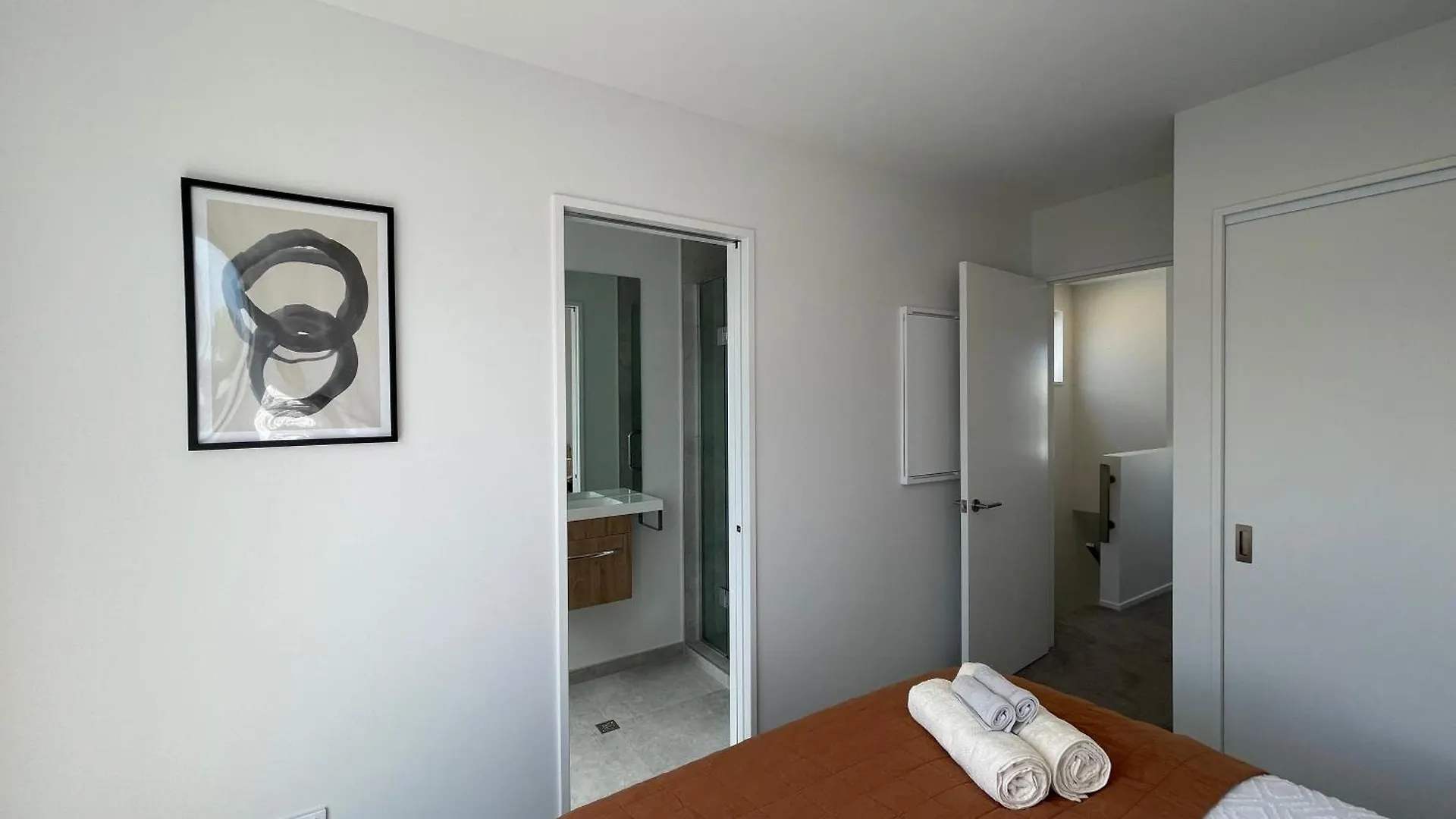 Apartment Luxury 2 Bedroom Townhouse Opposite Merivale Mall Christchurch