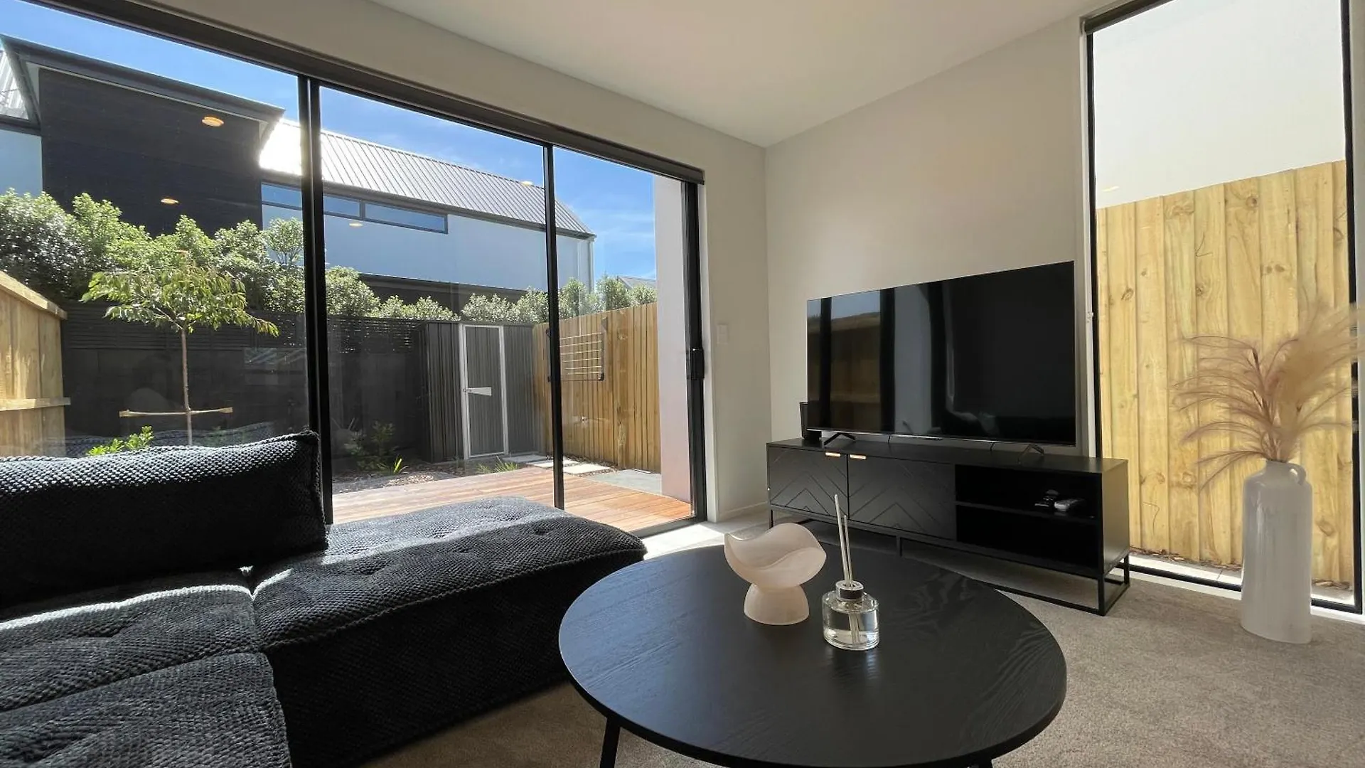 Luxury 2 Bedroom Townhouse Opposite Merivale Mall Christchurch Apartment