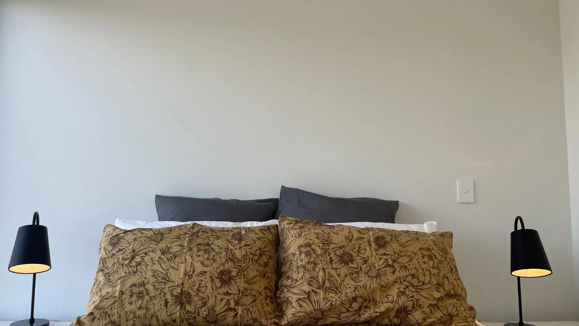 Luxury 2 Bedroom Townhouse Opposite Merivale Mall Christchurch 0*,  New Zealand