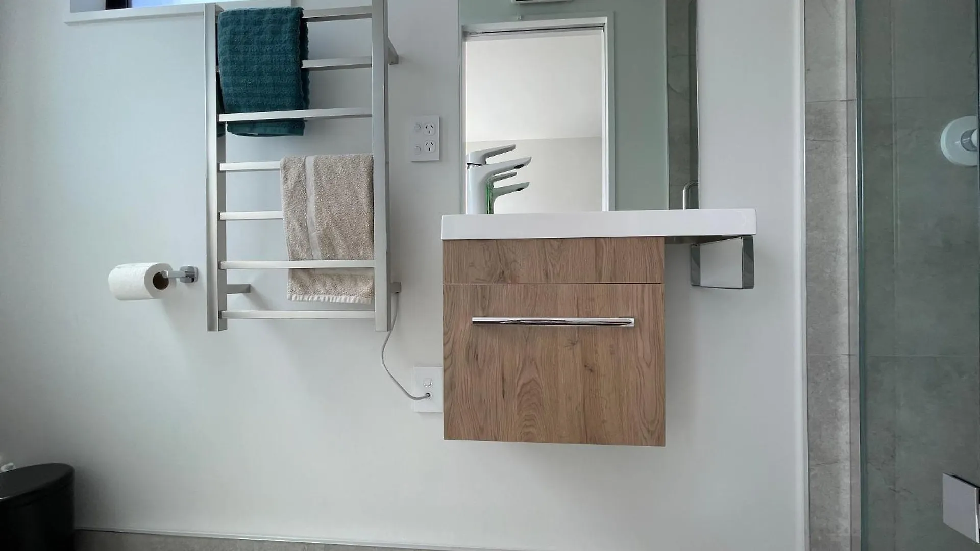 Luxury 2 Bedroom Townhouse Opposite Merivale Mall Christchurch Apartment
