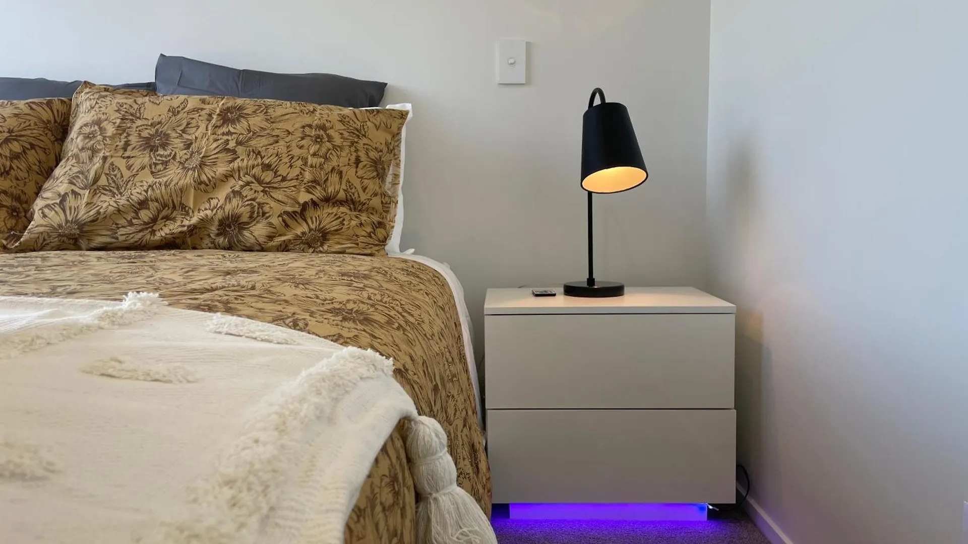Luxury 2 Bedroom Townhouse Opposite Merivale Mall Christchurch 0*,  New Zealand