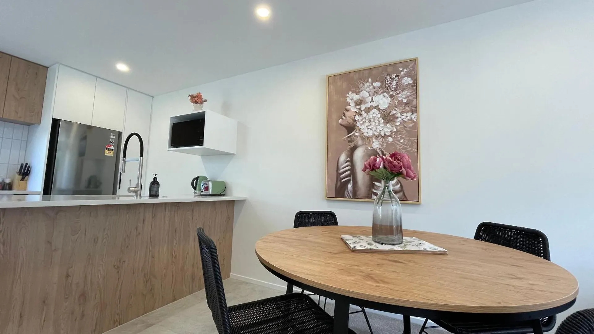 Luxury 2 Bedroom Townhouse Opposite Merivale Mall Christchurch 0*,  New Zealand