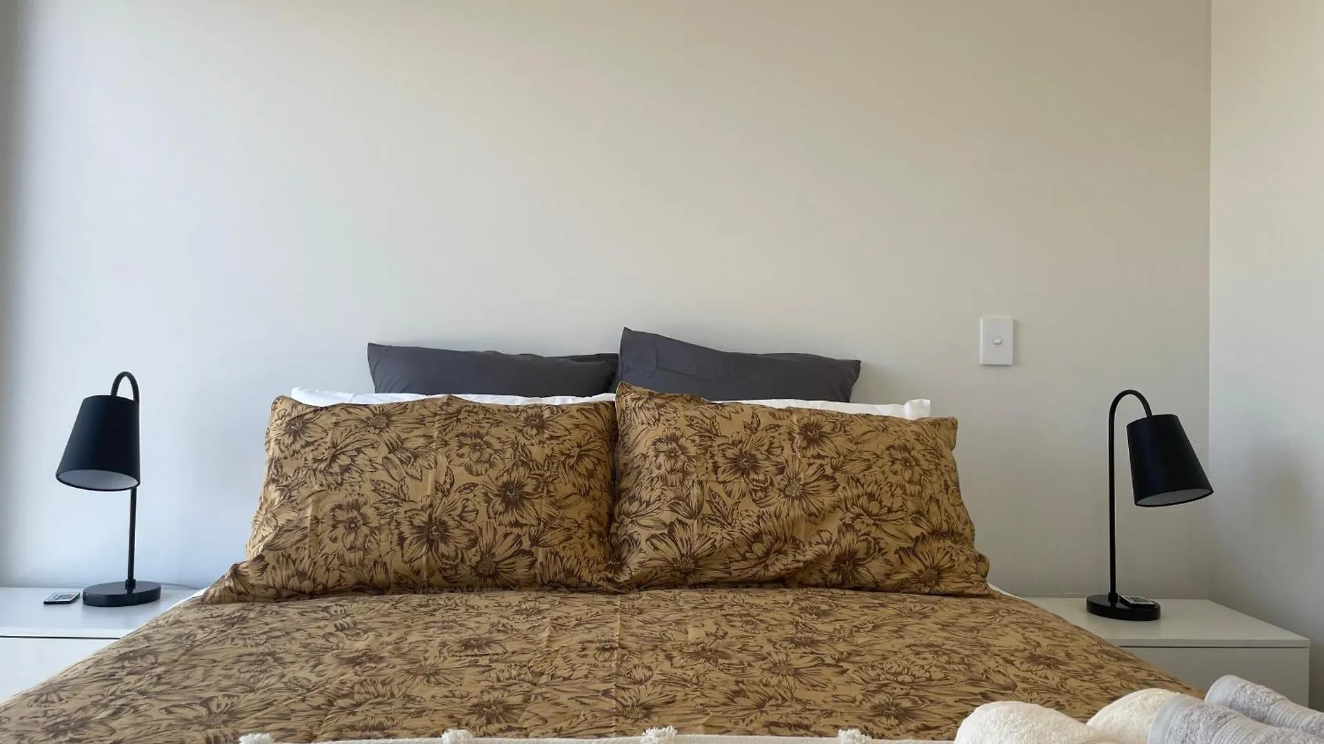 Apartment Luxury 2 Bedroom Townhouse Opposite Merivale Mall Christchurch