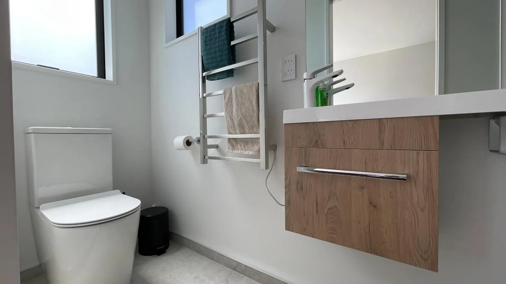 Apartment Luxury 2 Bedroom Townhouse Opposite Merivale Mall Christchurch