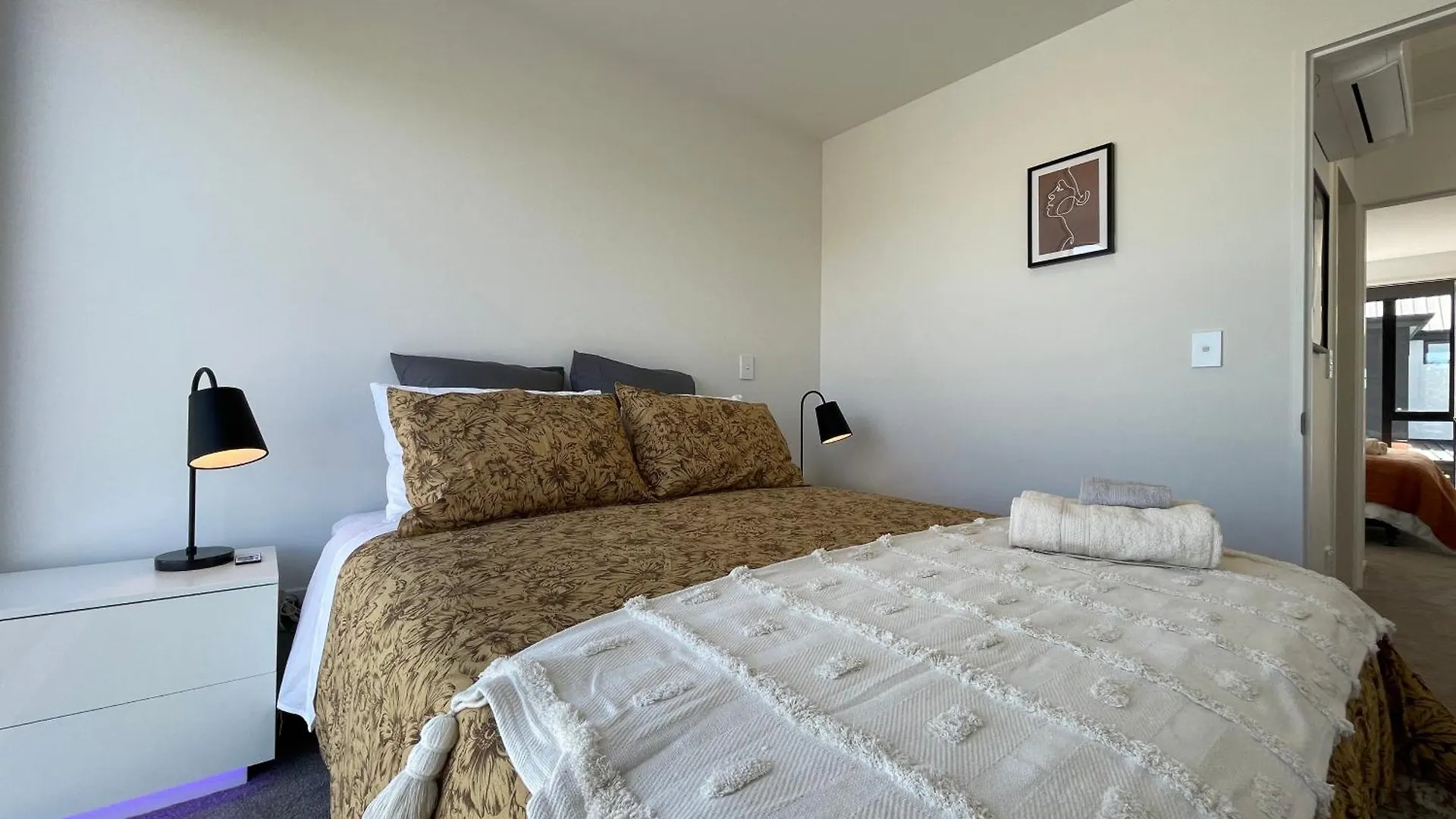 Apartment Luxury 2 Bedroom Townhouse Opposite Merivale Mall Christchurch